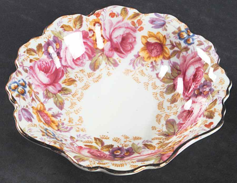 Serena (Thin Gold Trim) Shell Shaped Dish by Royal Albert-1