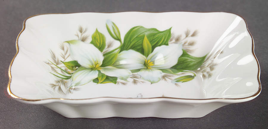 Trillium 5" Rectangular Sweet Meat by Royal Albert-1