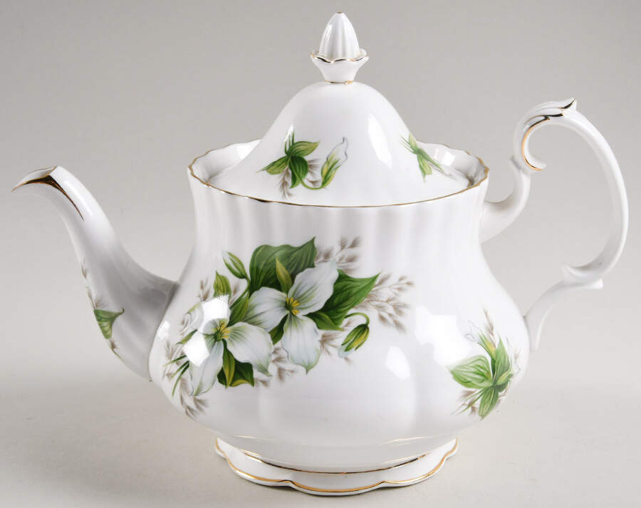 Trillium Small Teapot & Lid by Royal Albert-1