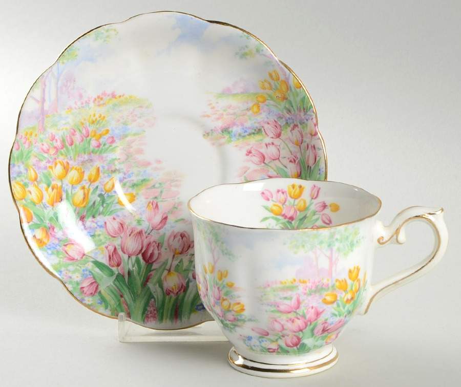 Tulip Footed Cup & Saucer Set by Royal Albert-1