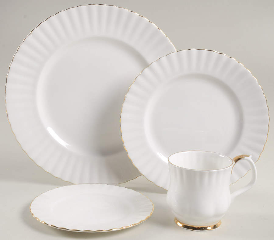 Val D'Or 4 Piece Place Setting by Royal Albert-1