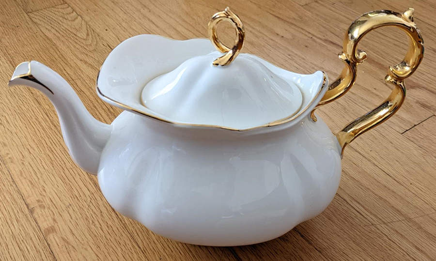 Val D'Or Teapot & Lid by Royal Albert-1