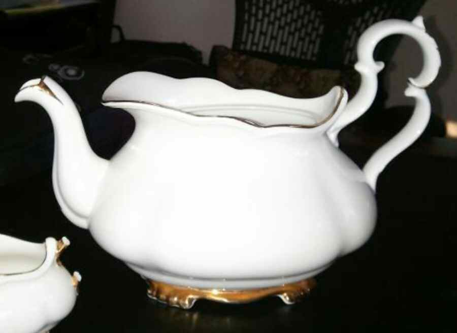 Val D'Or Teapot No Lid by Royal Albert-1
