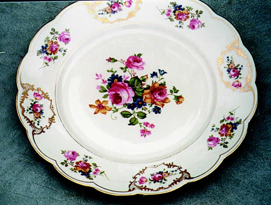 ROB173 Dinner Plate by Royal Bayreuth-1