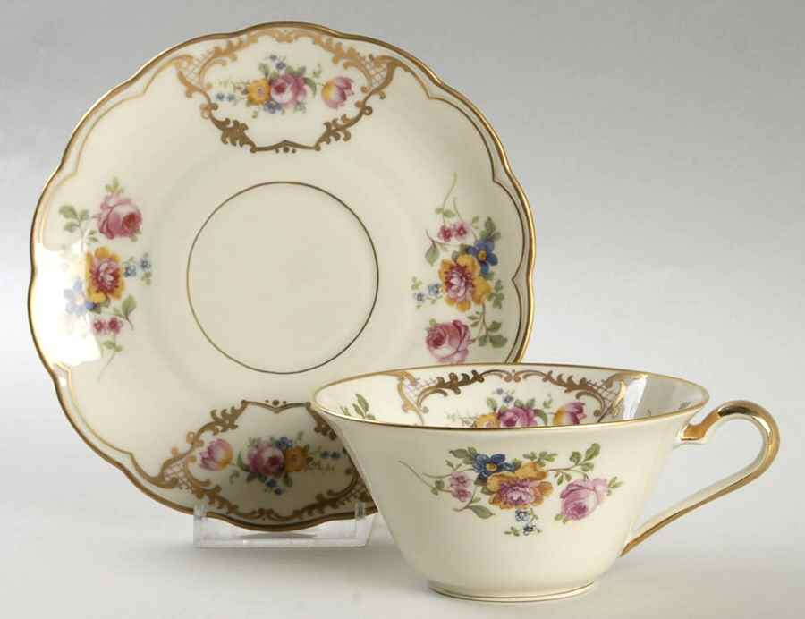 ROB173 Flat Cup & Saucer Set by Royal Bayreuth-1