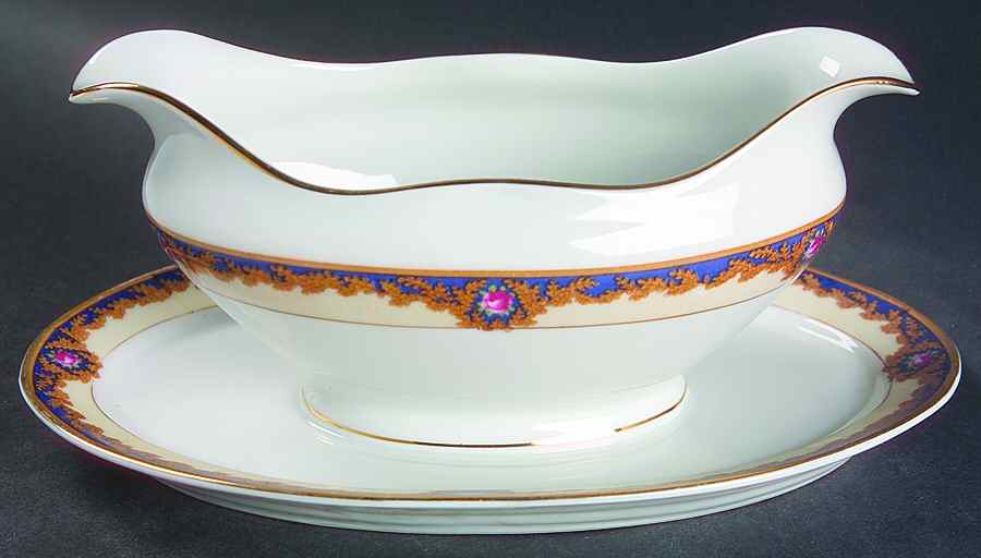 Beverly Gravy Boat with Attached Underplate by Royal Bayreuth-1
