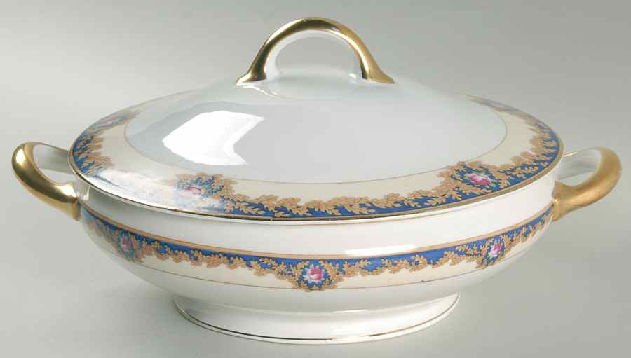 Beverly Round Covered Vegetable by Royal Bayreuth-1