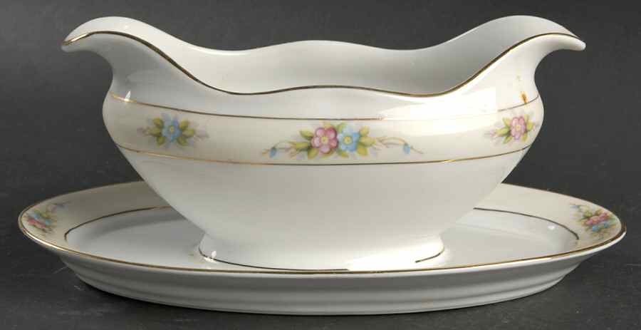Chicago Gravy Boat with Attached Underplate by Royal Bayreuth-1