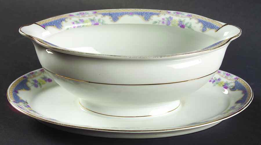 Corona Gravy Boat with Attached Underplate by Royal Bayreuth-1