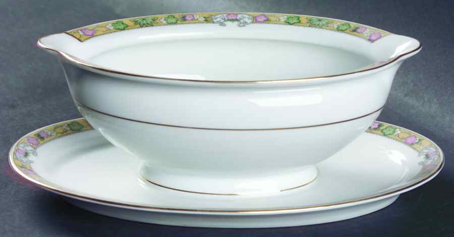 The Dover Gravy Boat with Attached Underplate by Royal Bayreuth-1