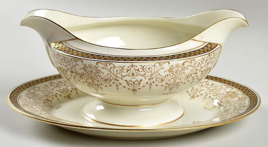 Empress Jesephine Gravy Boat with Attached Underplate by Royal Bayreuth-1