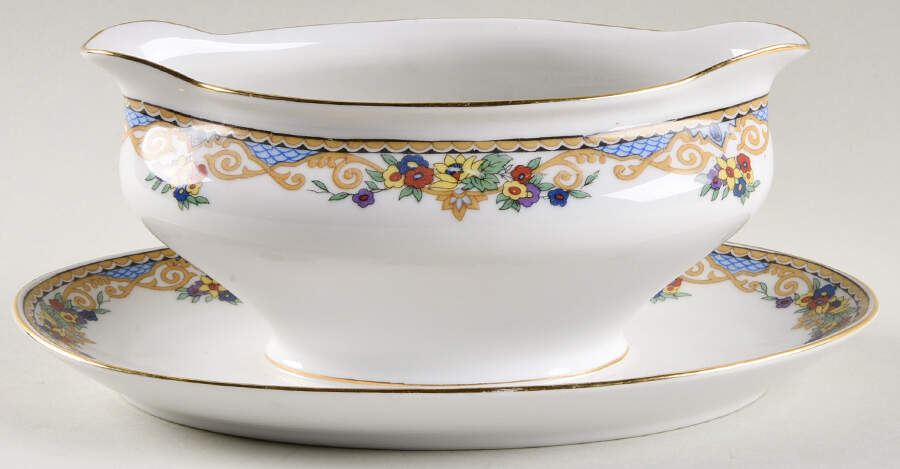 Fairmount Gravy Boat with Attached Underplate by Royal Bayreuth-1