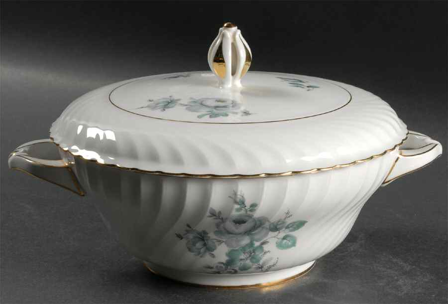 First Love Round Covered Vegetable by Royal Bayreuth-1