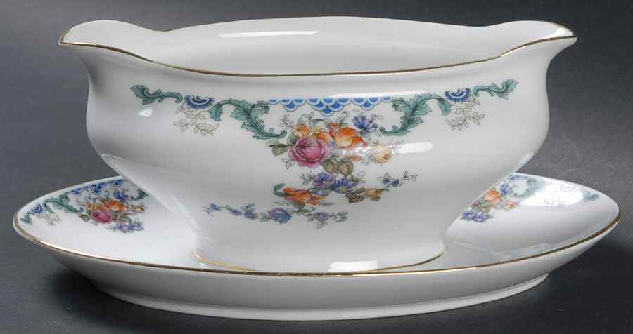 Franklin Gravy Boat with Attached Underplate by Royal Bayreuth-1