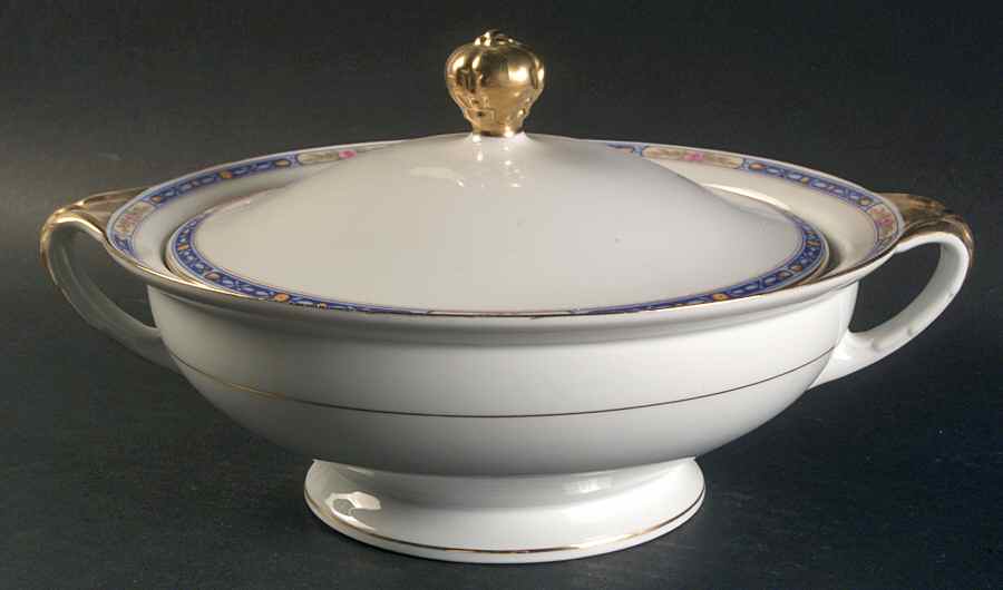 The Kempton Round Covered Vegetable by Royal Bayreuth-1