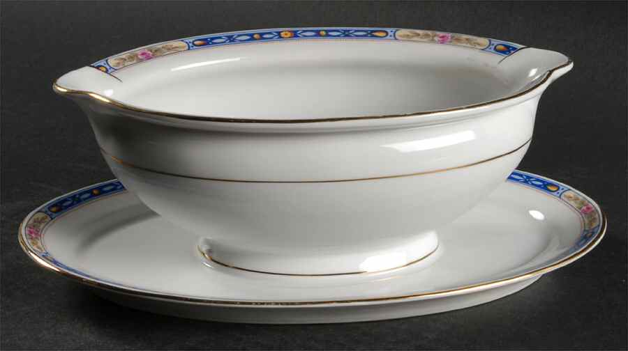 The Kempton Gravy Boat with Attached Underplate by Royal Bayreuth-1