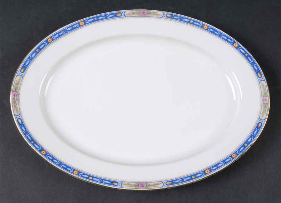 The Kempton 10" Oval Serving Platter by Royal Bayreuth-1