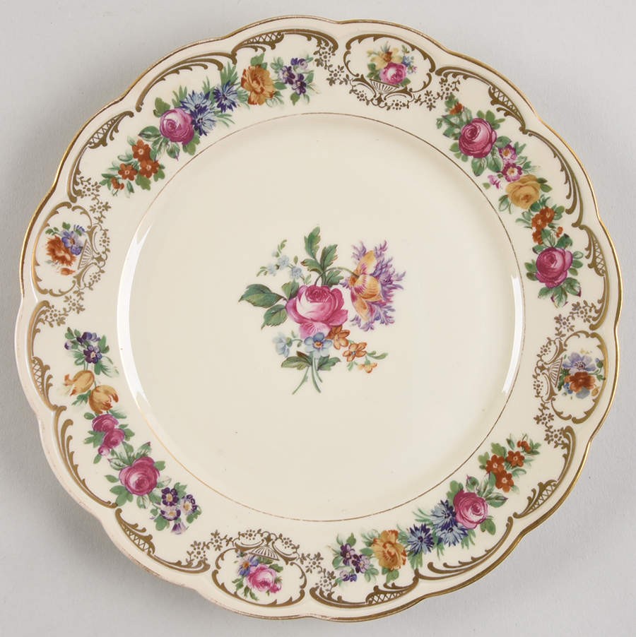 Nurenberg Luncheon Plate by Royal Bayreuth-1