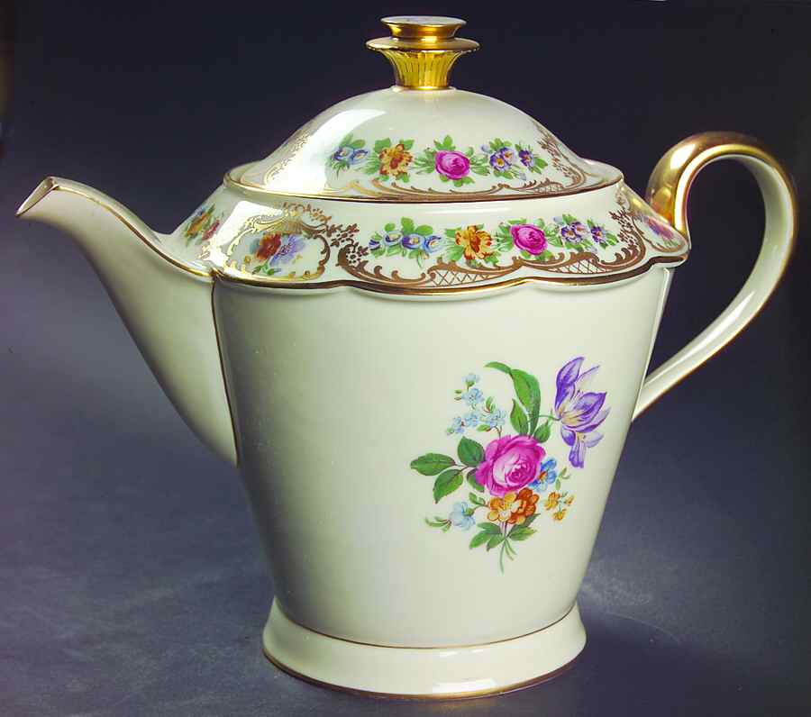 Nurenberg Teapot & Lid by Royal Bayreuth-1