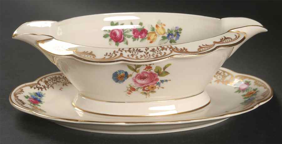 Nurenberg Gravy Boat with Attached Underplate by Royal Bayreuth-1