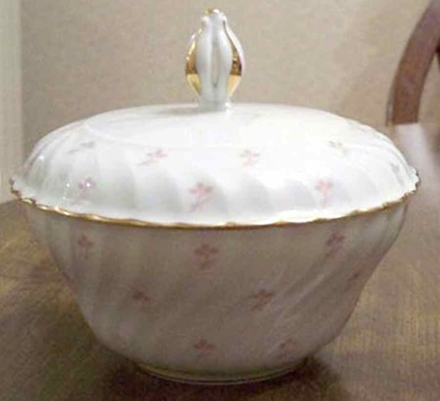 ROB104 Sugar Bowl & Lid by Royal Bayreuth-1