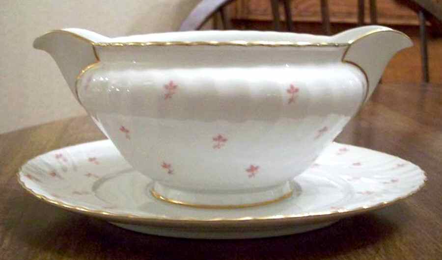 ROB104 Gravy Boat with Attached Underplate by Royal Bayreuth-1