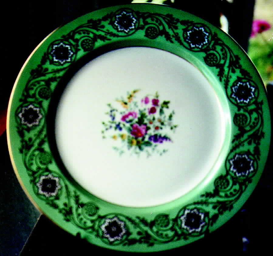 ROB109 Dinner Plate by Royal Bayreuth-1