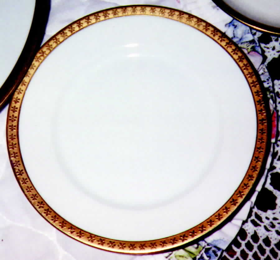 ROB113 Bread & Butter Plate by Royal Bayreuth-1