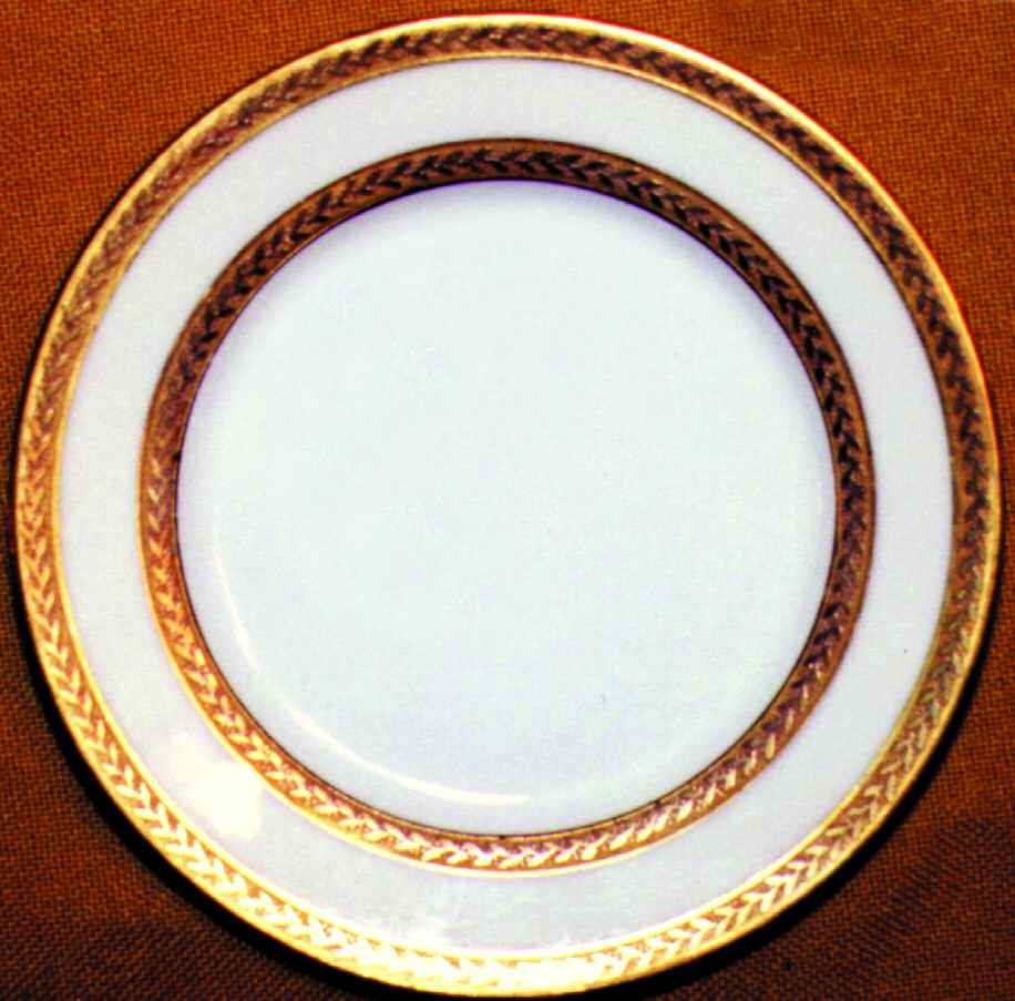 ROB114 Dinner Plate by Royal Bayreuth-1
