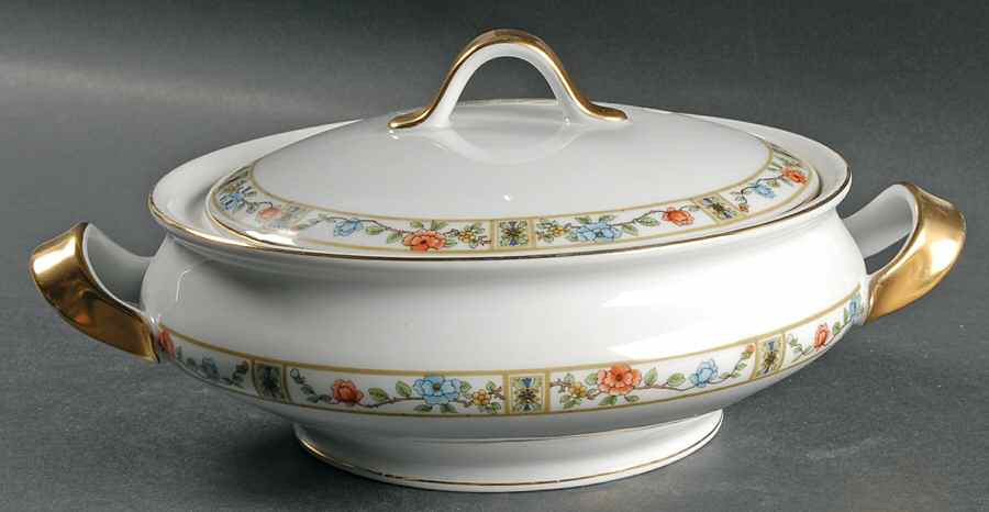 ROB12 Round Covered Vegetable by Royal Bayreuth-1
