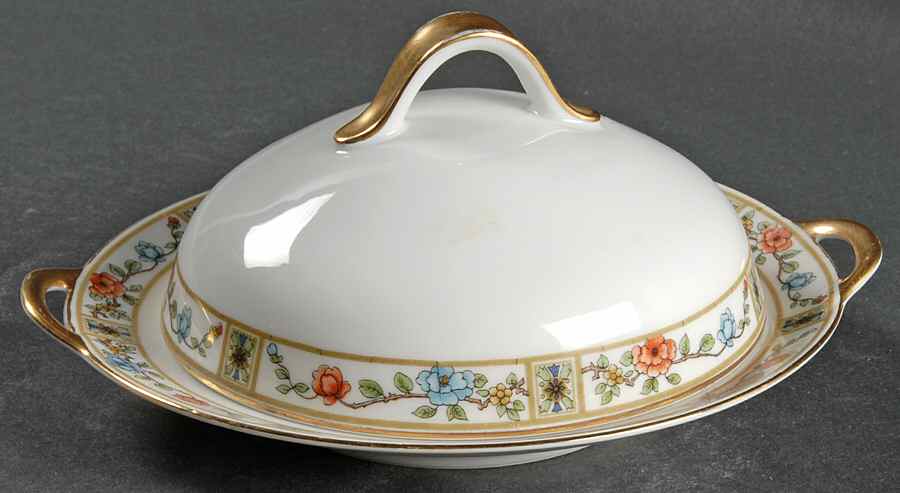 ROB12 Round Covered Butter by Royal Bayreuth-1