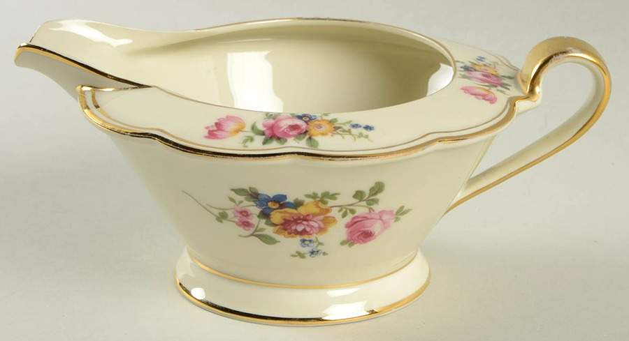 ROB13 Creamer by Royal Bayreuth-1