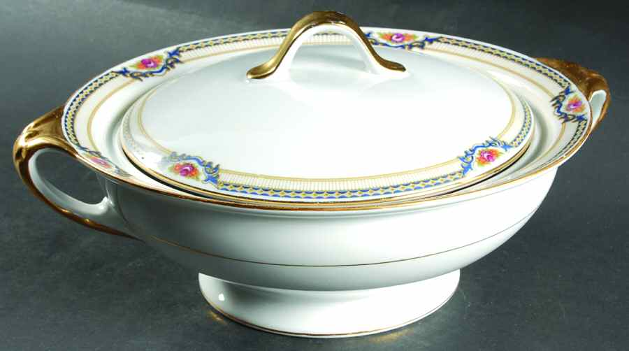 ROB14 Round Covered Vegetable by Royal Bayreuth-1