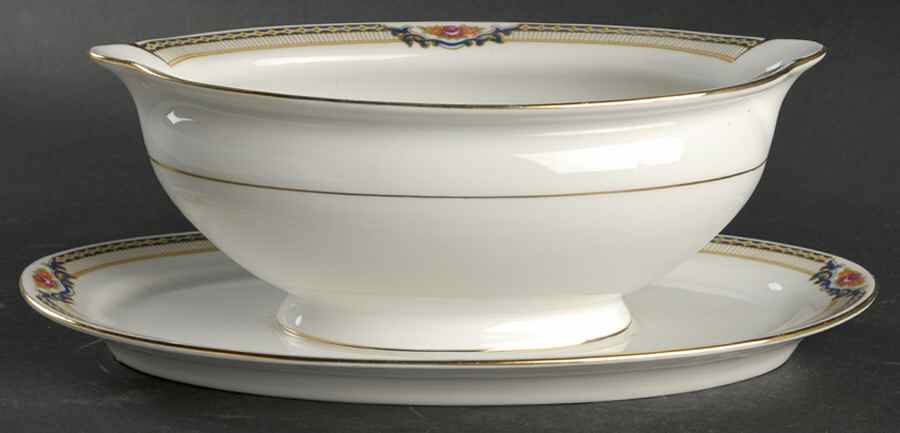 ROB14 Gravy Boat with Attached Underplate by Royal Bayreuth-1