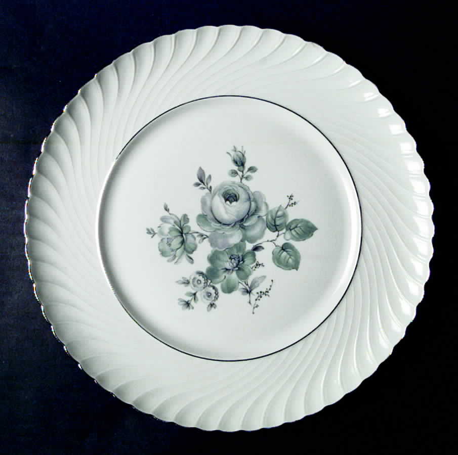 ROB155 Dinner Plate by Royal Bayreuth-1