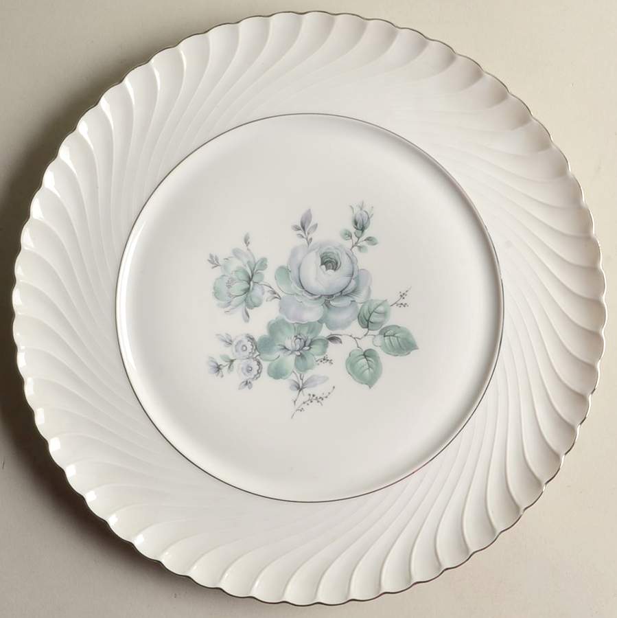 ROB155 Dinner Plate by Royal Bayreuth-1