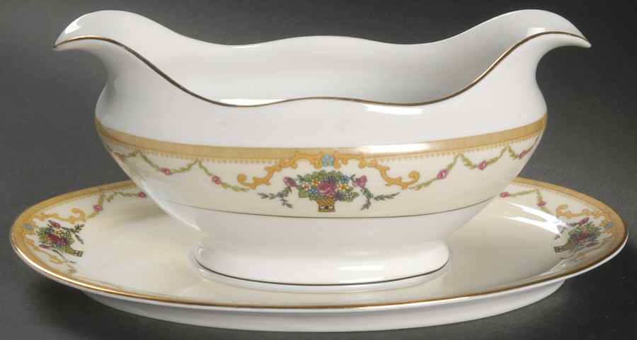 ROB16 Gravy Boat with Attached Underplate by Royal Bayreuth-1