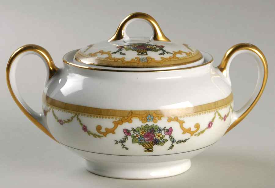 ROB16 Sugar Bowl & Lid by Royal Bayreuth-1