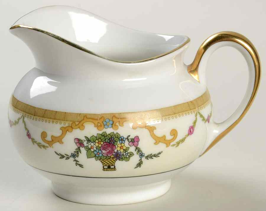 ROB16 Creamer by Royal Bayreuth-1