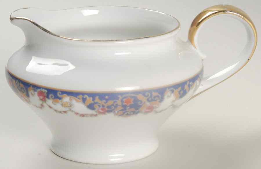 ROB2 Creamer by Royal Bayreuth-1