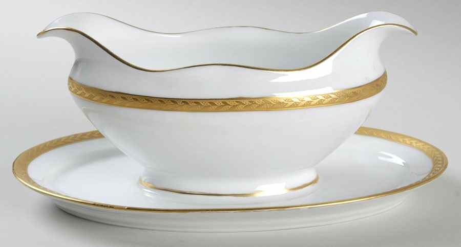 ROB20 Gravy Boat with Attached Underplate by Royal Bayreuth-1