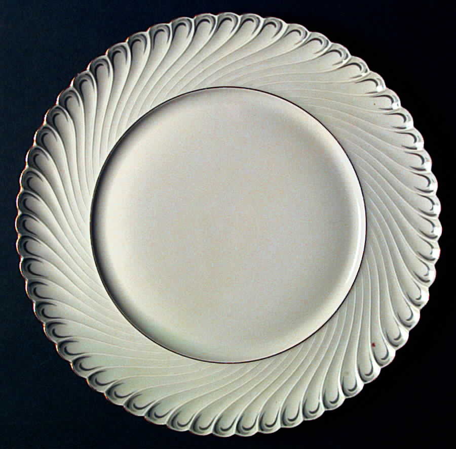 ROB22 Dinner Plate by Royal Bayreuth-1