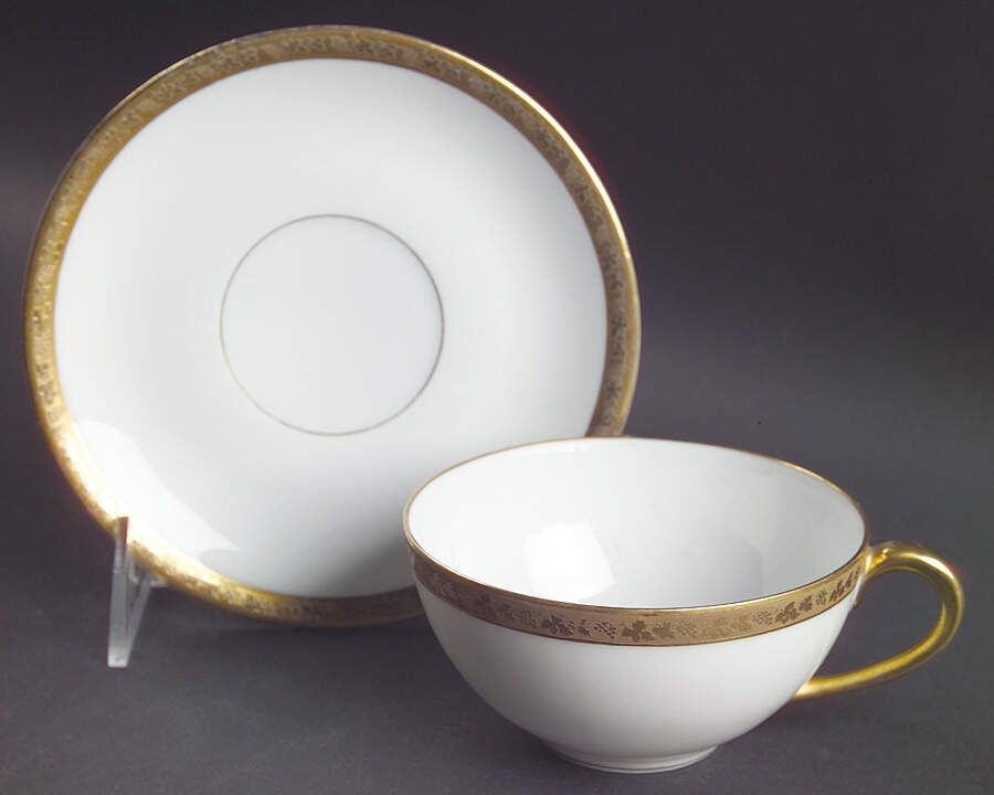 ROB24 Flat Cup & Saucer Set by Royal Bayreuth-1