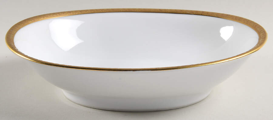 ROB24 9" Oval Vegetable Bowl by Royal Bayreuth-1