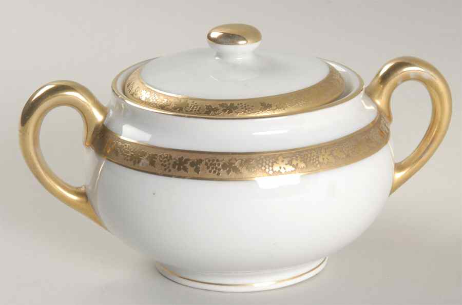 ROB24 Sugar Bowl & Lid by Royal Bayreuth-1