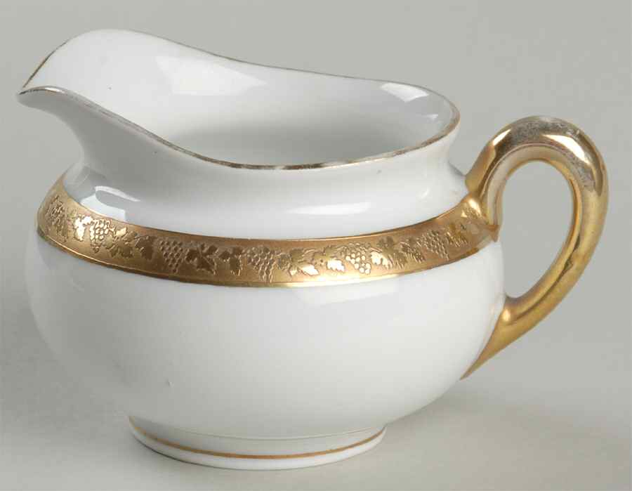 ROB24 Creamer by Royal Bayreuth-1