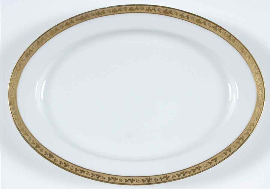 ROB24 10" Oval Serving Platter by Royal Bayreuth-1
