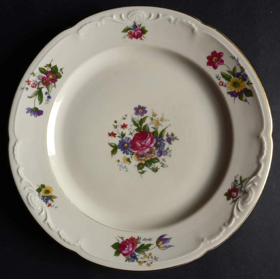 ROB28 Dinner Plate by Royal Bayreuth-1
