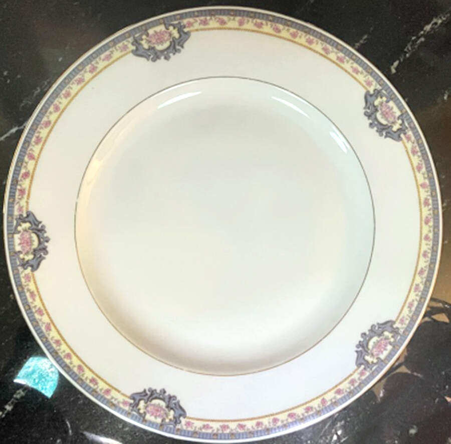 ROB30 Dinner Plate by Royal Bayreuth-1