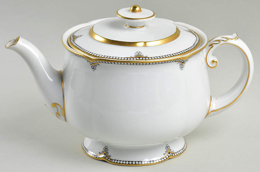 ROB34 Teapot & Lid by Royal Bayreuth-1